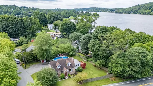 Carmel, NY 10512,1 Roslyn RD