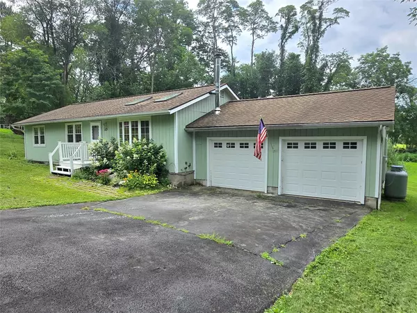 Red Hook, NY 12571,10 Aspinwall RD
