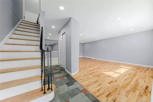 Shirley, NY 11967,188 W End AVE