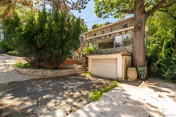 Bronx, NY 10471,6015 Independence AVE