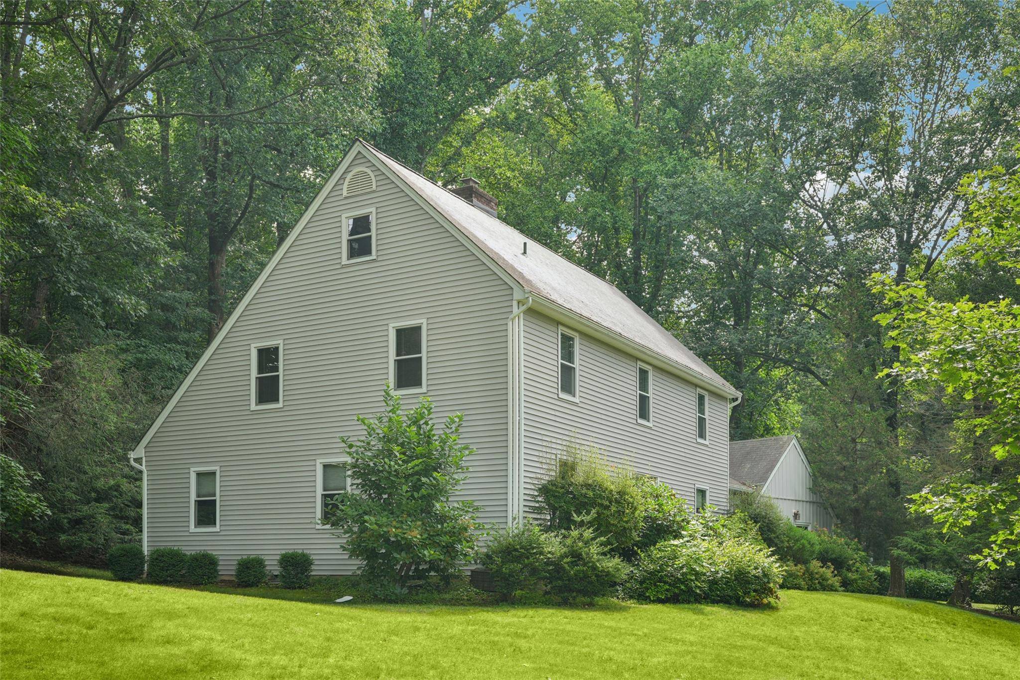 Pleasantville, NY 10570,55 Deerfield LN