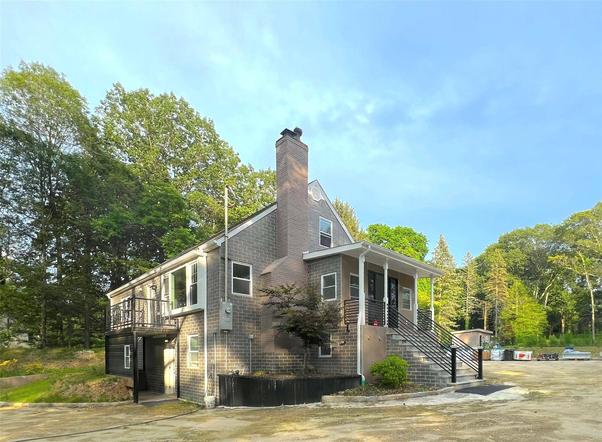 27 Dunlop RD, Huntington, NY 11743