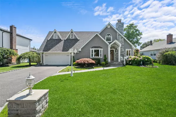 35 Bayway AVE, Bay Shore, NY 11706