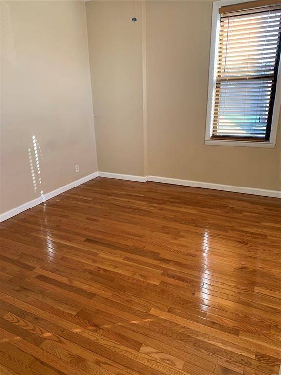 Bronx, NY 10469,2564 Paulding AVE