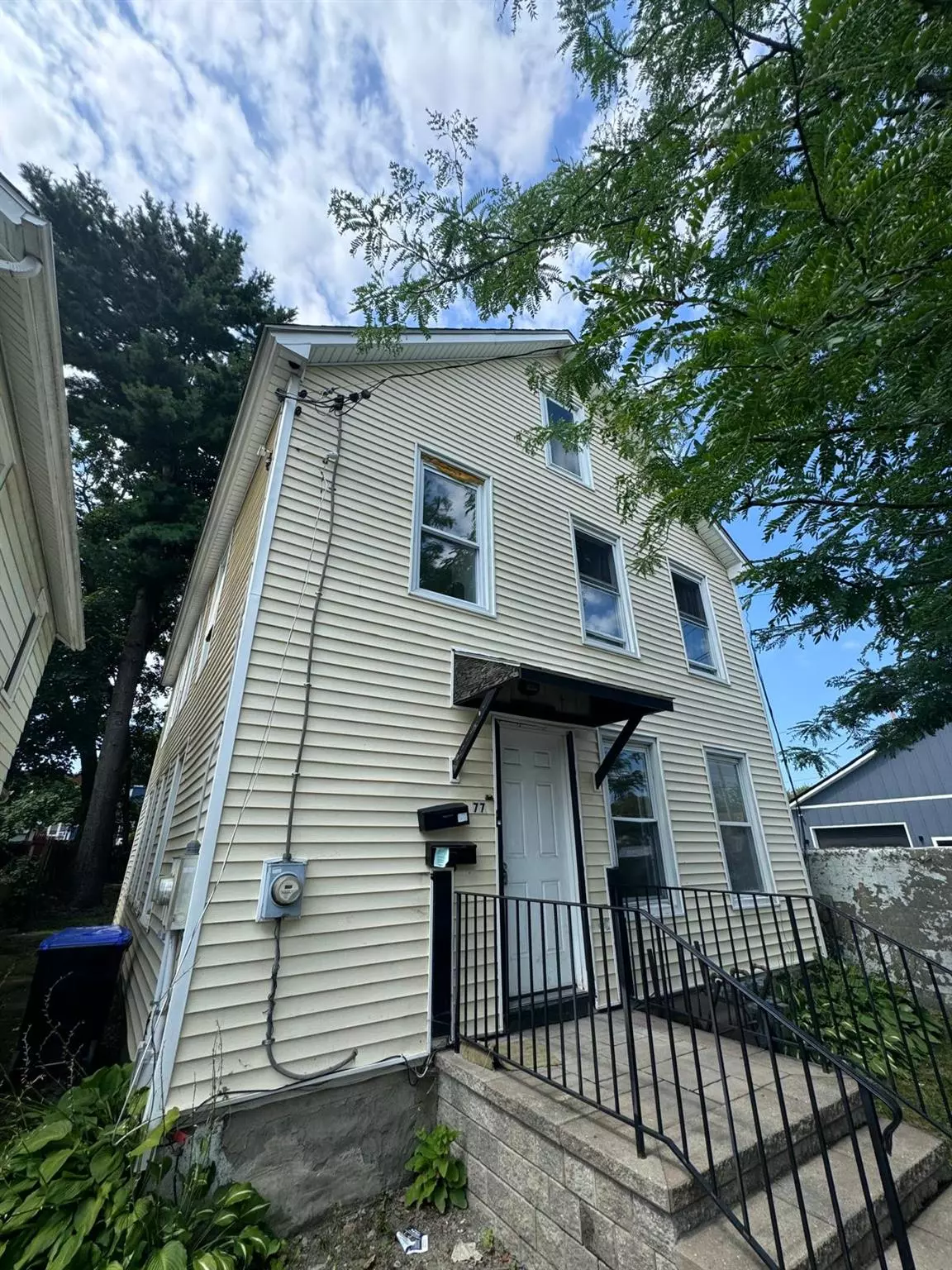Poughkeepsie, NY 12601,77 Cottage ST #1