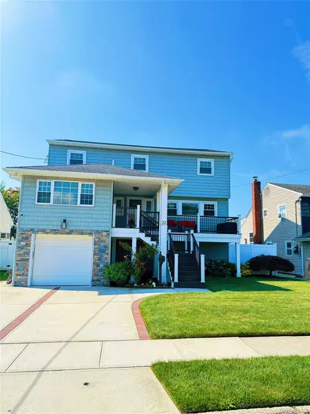 22 Wilshire CT, Freeport, NY 11520