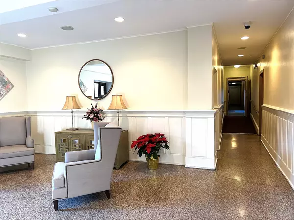 New Rochelle, NY 10805,164 Church ST #1H