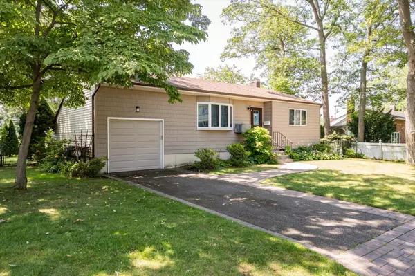 Islip, NY 11751,12 46th ST