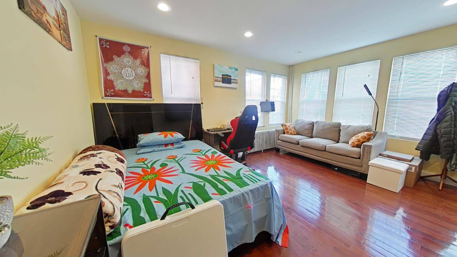 Bronx, NY 10461,2868 Roebling AVE