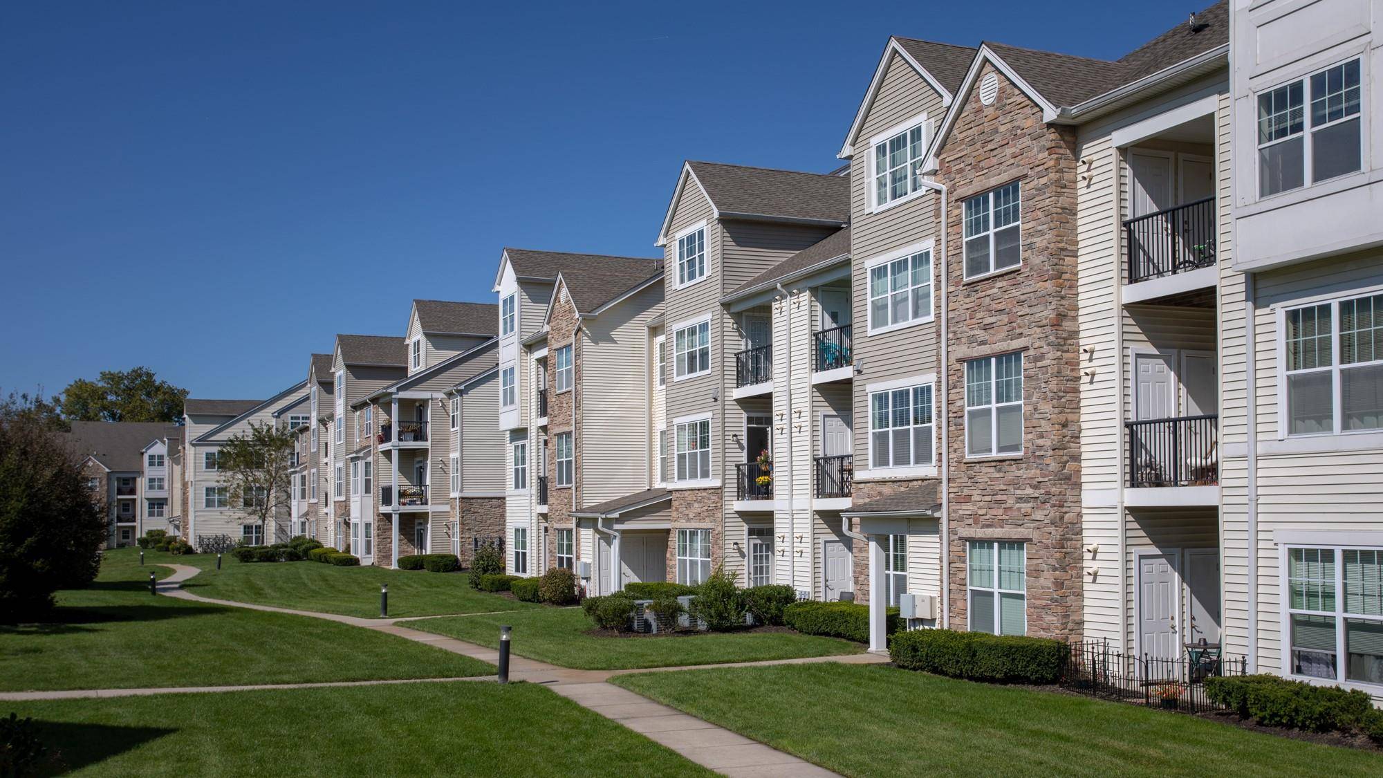Coram, NY 11727,836 Charles Pond DR #08-836