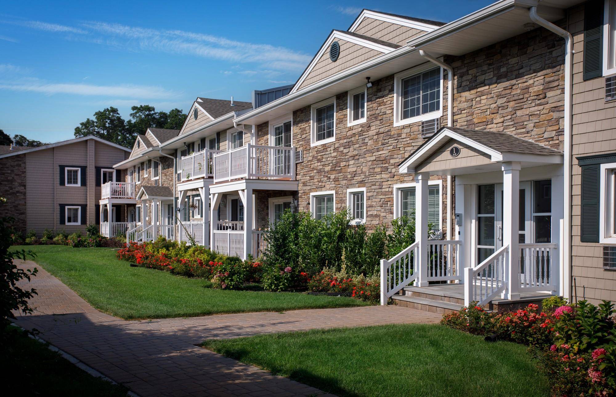 Lake Grove, NY 11755,28 Williams BLVD #28-1H