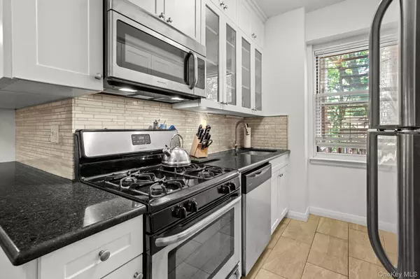 Mount Vernon, NY 10552,290 Collins Ave #3B