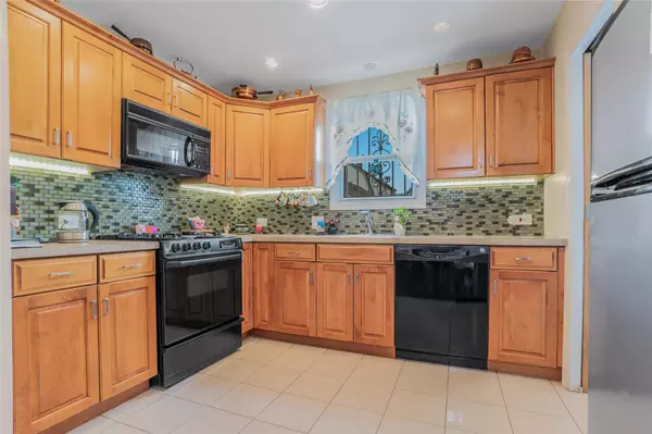 Queens Village, NY 11428,9021 218th PL