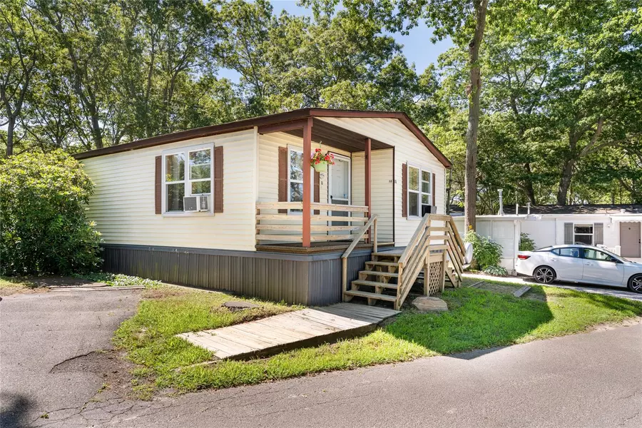 229 W Montauk HWY #10, Hampton Bays, NY 11946