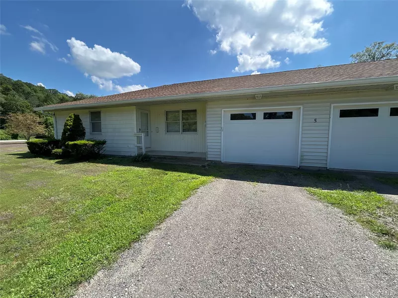 5 Parkview CT, Copake, NY 12516