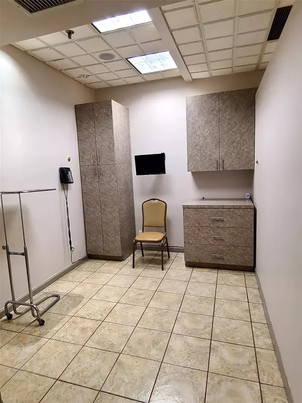 Elmhurst, NY 11373,87-08 Justice AVE #CR+CK