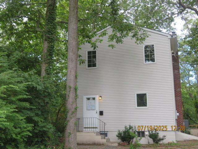 10 Woodland LN, Huntington, NY 11743