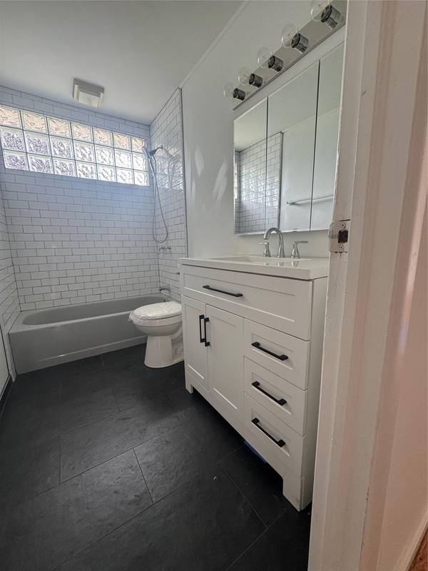 Massapequa, NY 11758,344 N Hickory ST