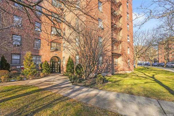 139-15 28th RD #4C, Flushing, NY 11354