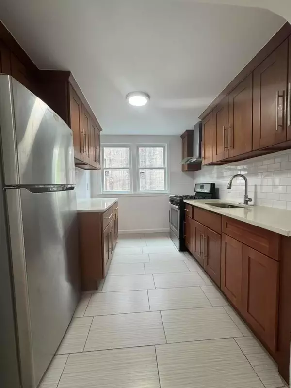 Woodhaven, NY 11421,86-17 88 AVE