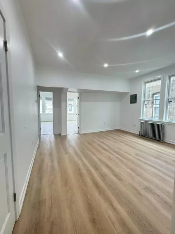Woodhaven, NY 11421,86-17 88 AVE