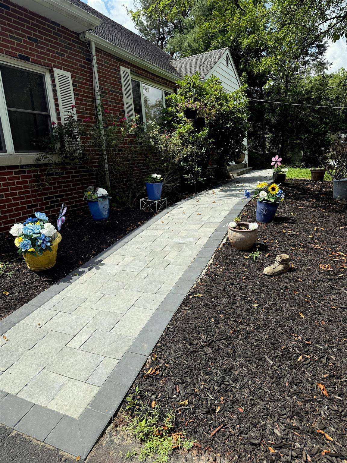 New City, NY 10956,8 Windmill LN