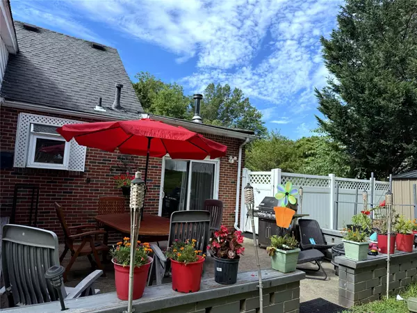 New City, NY 10956,8 Windmill LN