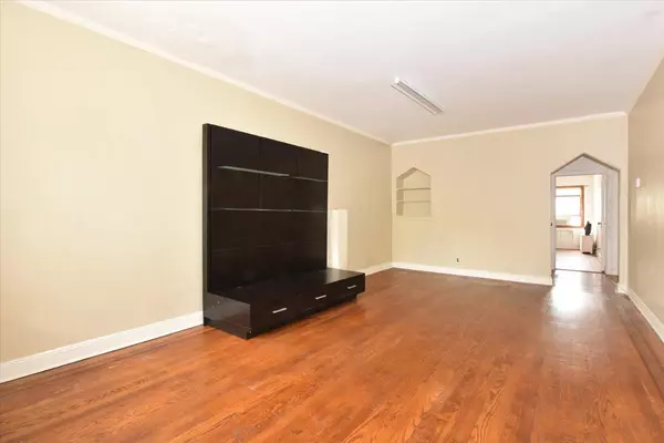 Rego Park, NY 11374,85-76 66th RD