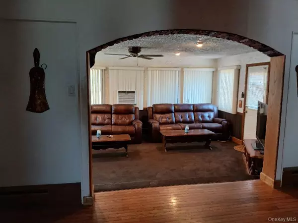 Lake Grove, NY 11755,38 Tulip Grove DR