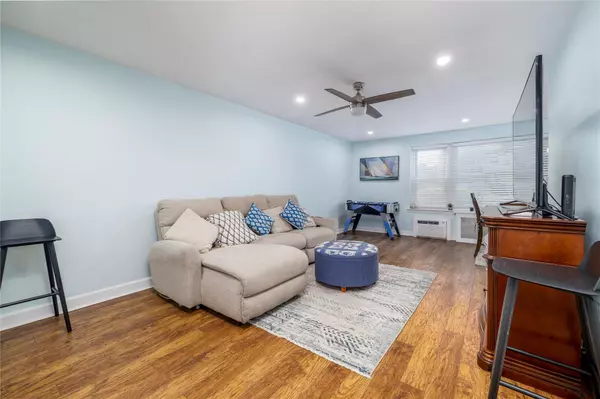 Freeport, NY 11520,250 W Merrick RD #1E