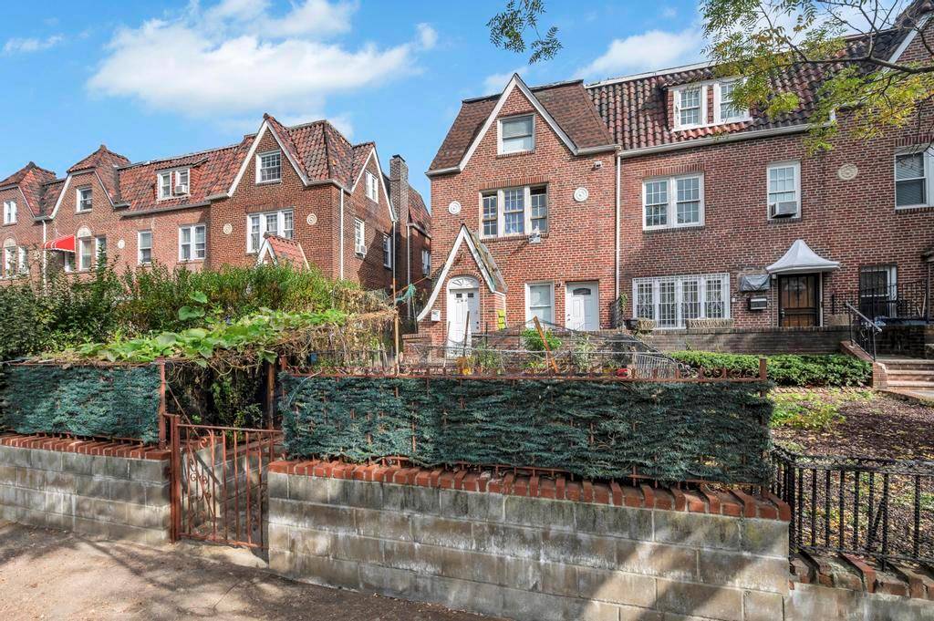 Jackson Heights, NY 11372,37-37 78th ST