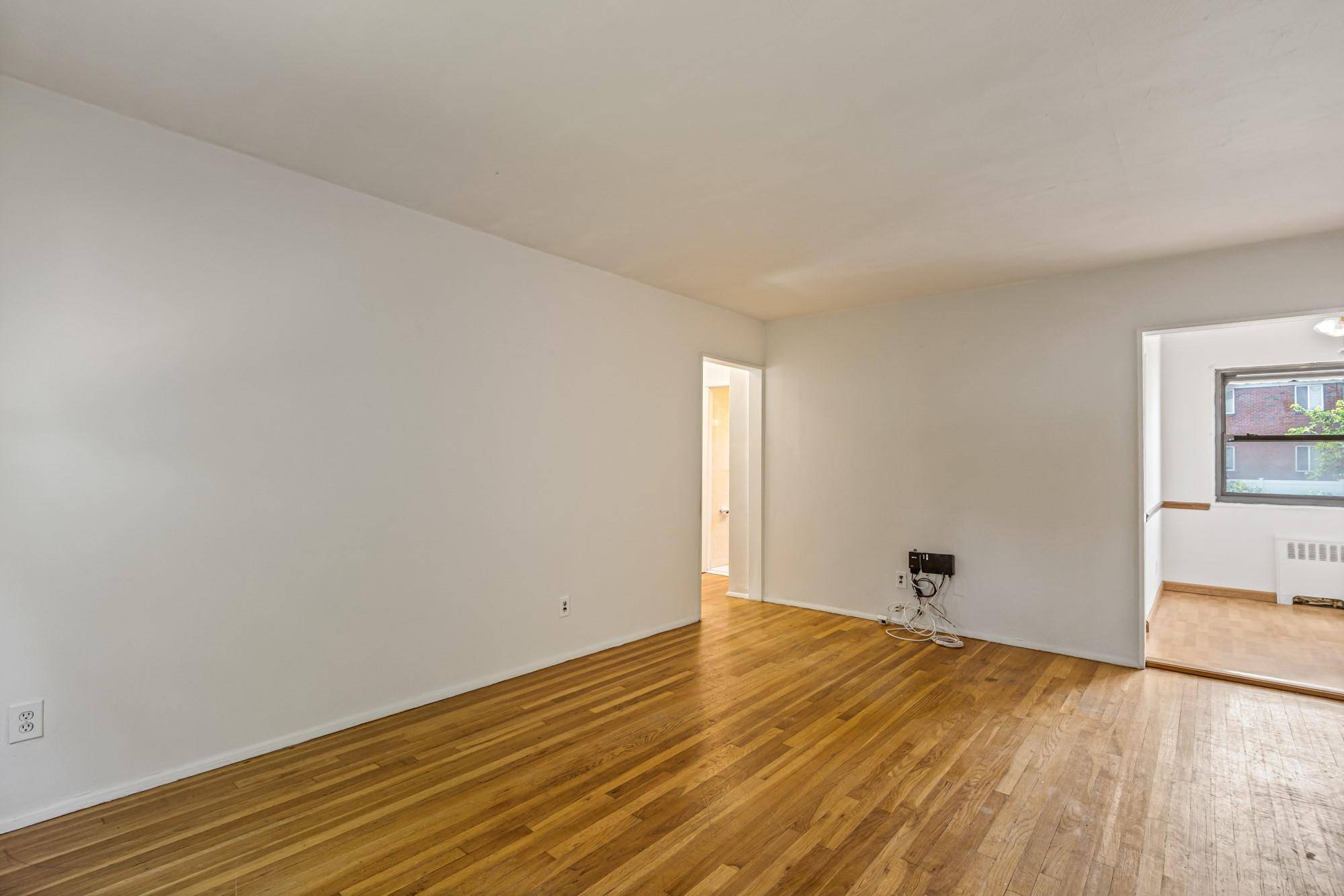Whitestone, NY 11357,158-18 Cross Island Pkwy #6-7