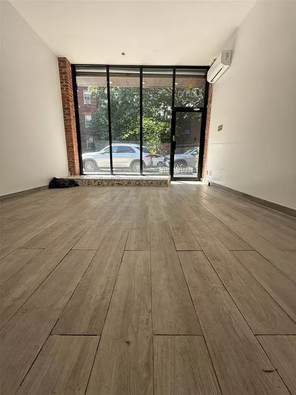 Sunnyside, NY 11104,41-05 46th ST