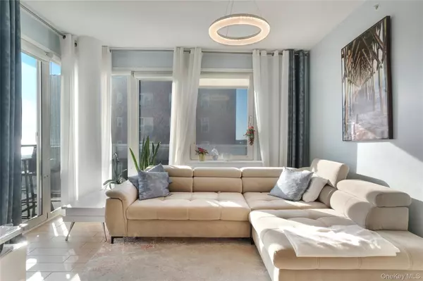 Far Rockaway, NY 11694,118-20 Ocean Promenade #5D