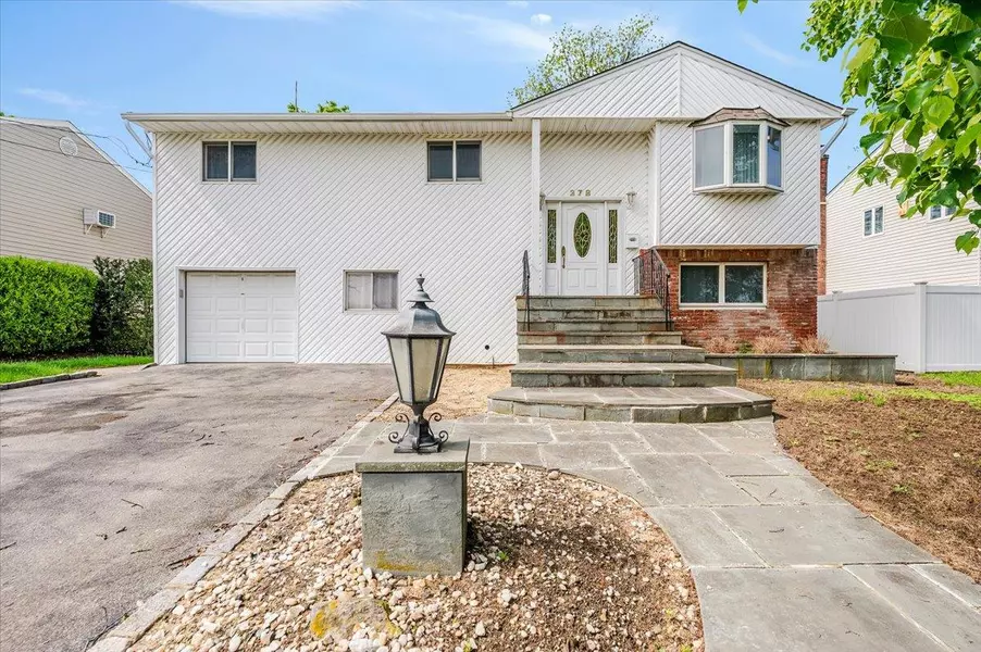 378 W Waukena AVE, Oceanside, NY 11572