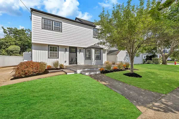 225 Seaford AVE, Massapequa, NY 11758