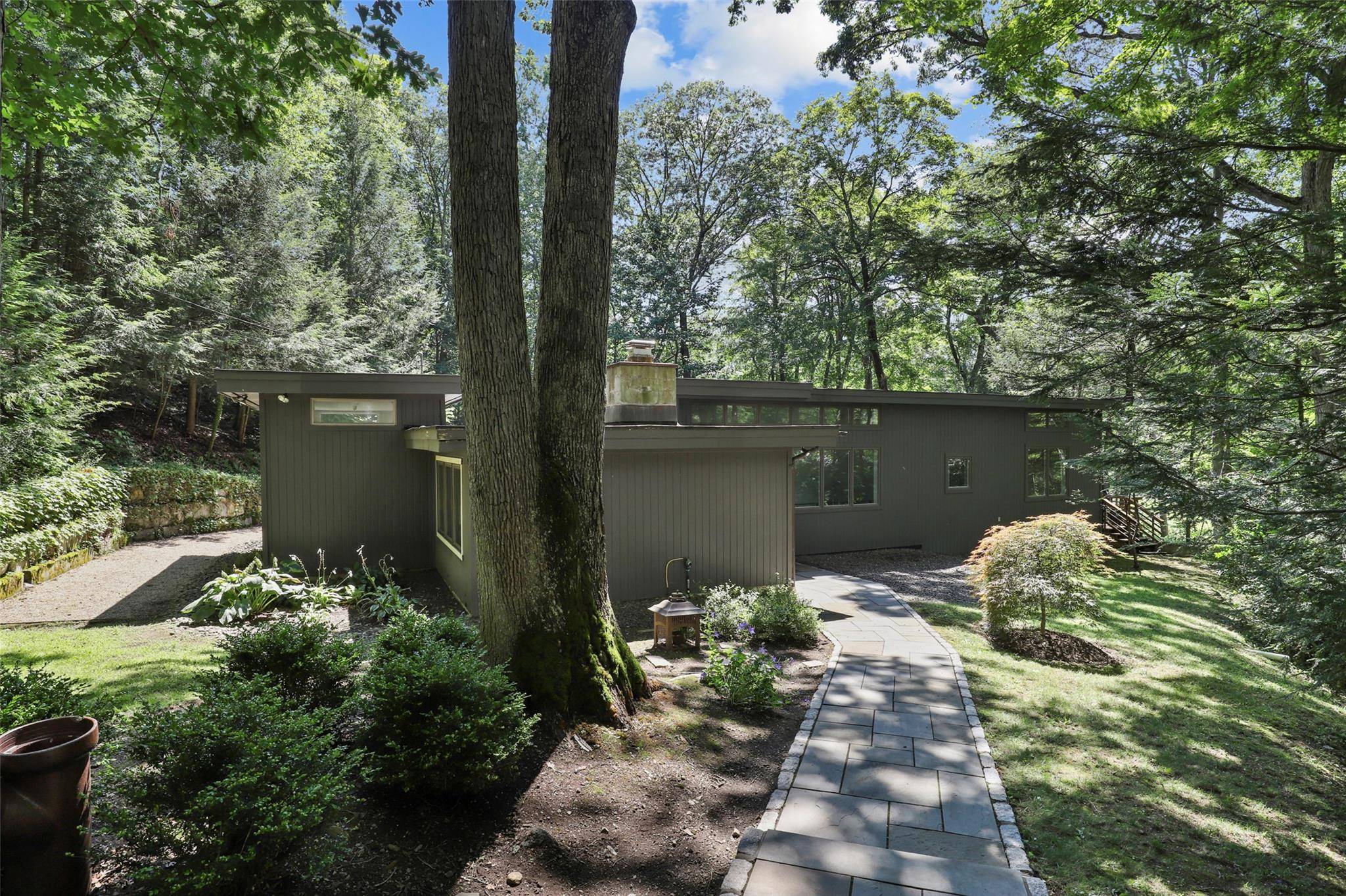 58 Winston LN, Garrison, NY 10524