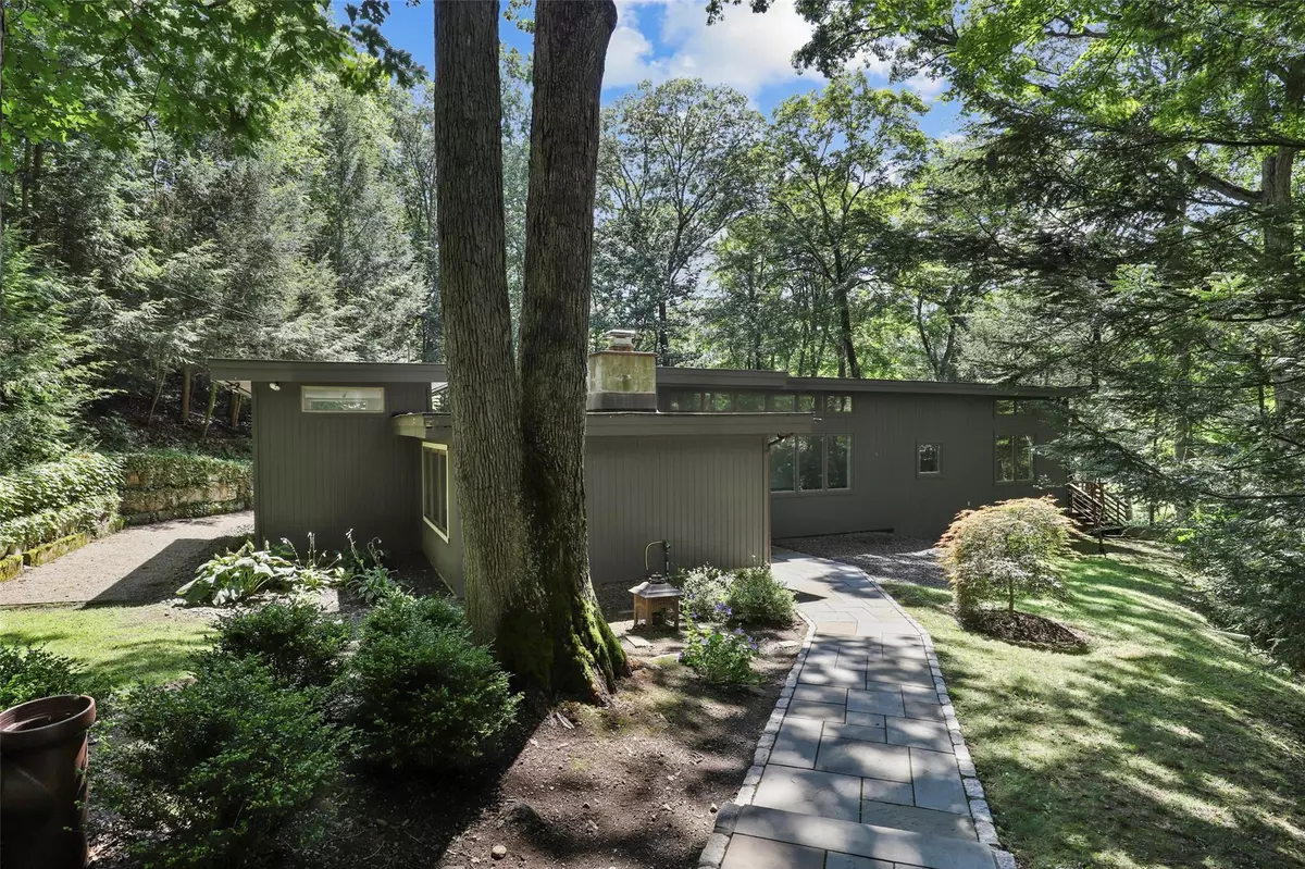 Garrison, NY 10524,58 Winston LN