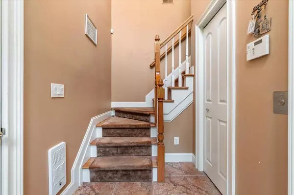 Westbury, NY 11590,481 Pacing WAY