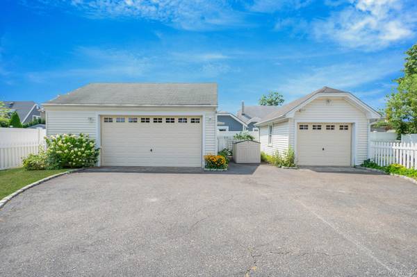 Hicksville, NY 11801,22 Oak ST