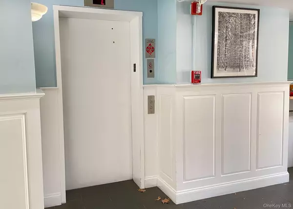 Mamaroneck, NY 10543,400 Mount Pleasant AVE #2B