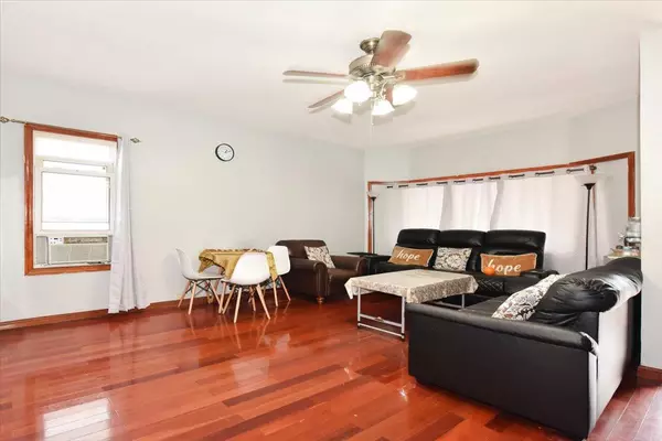 Richmond Hill, NY 11419,112-03 95th AVE