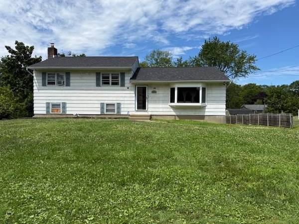 21 Carriage DR, Newburgh, NY 12550