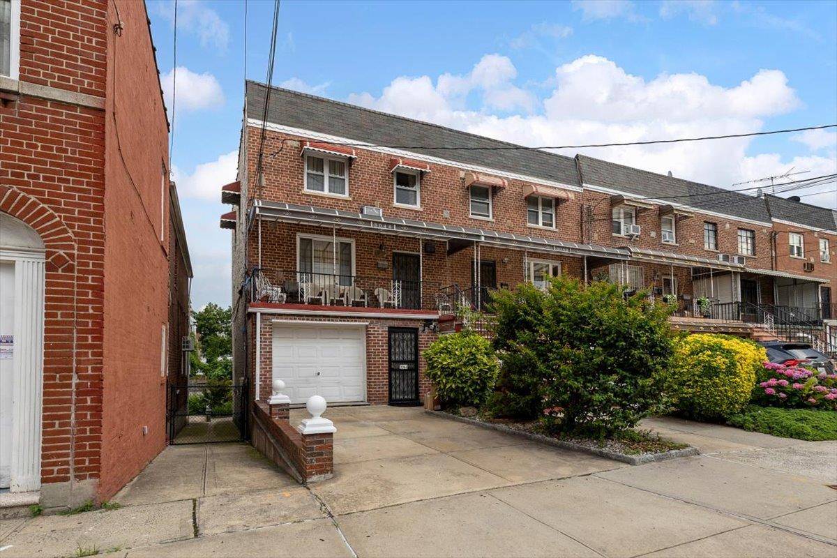 Bronx, NY 10469,3044 Paulding AVE