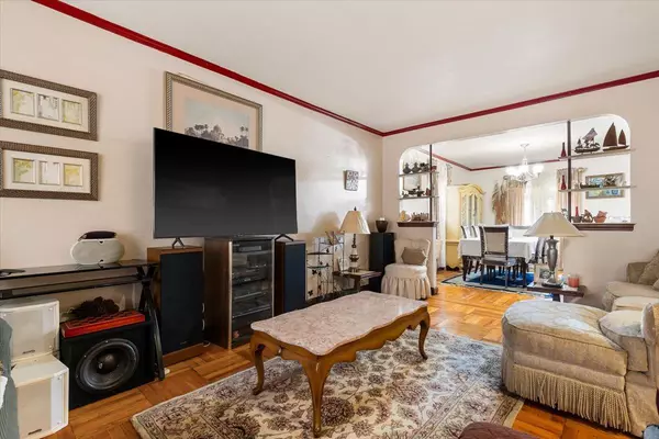 Bronx, NY 10469,3044 Paulding AVE