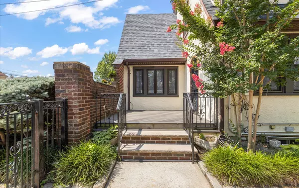 Queens Village, NY 11428,22233 93rd AVE