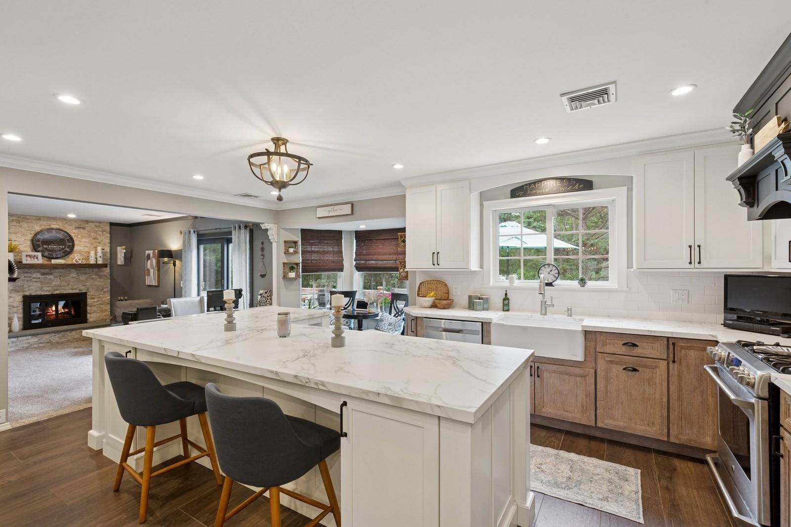 Holtsville, NY 11742,5 Woodbrook CIR