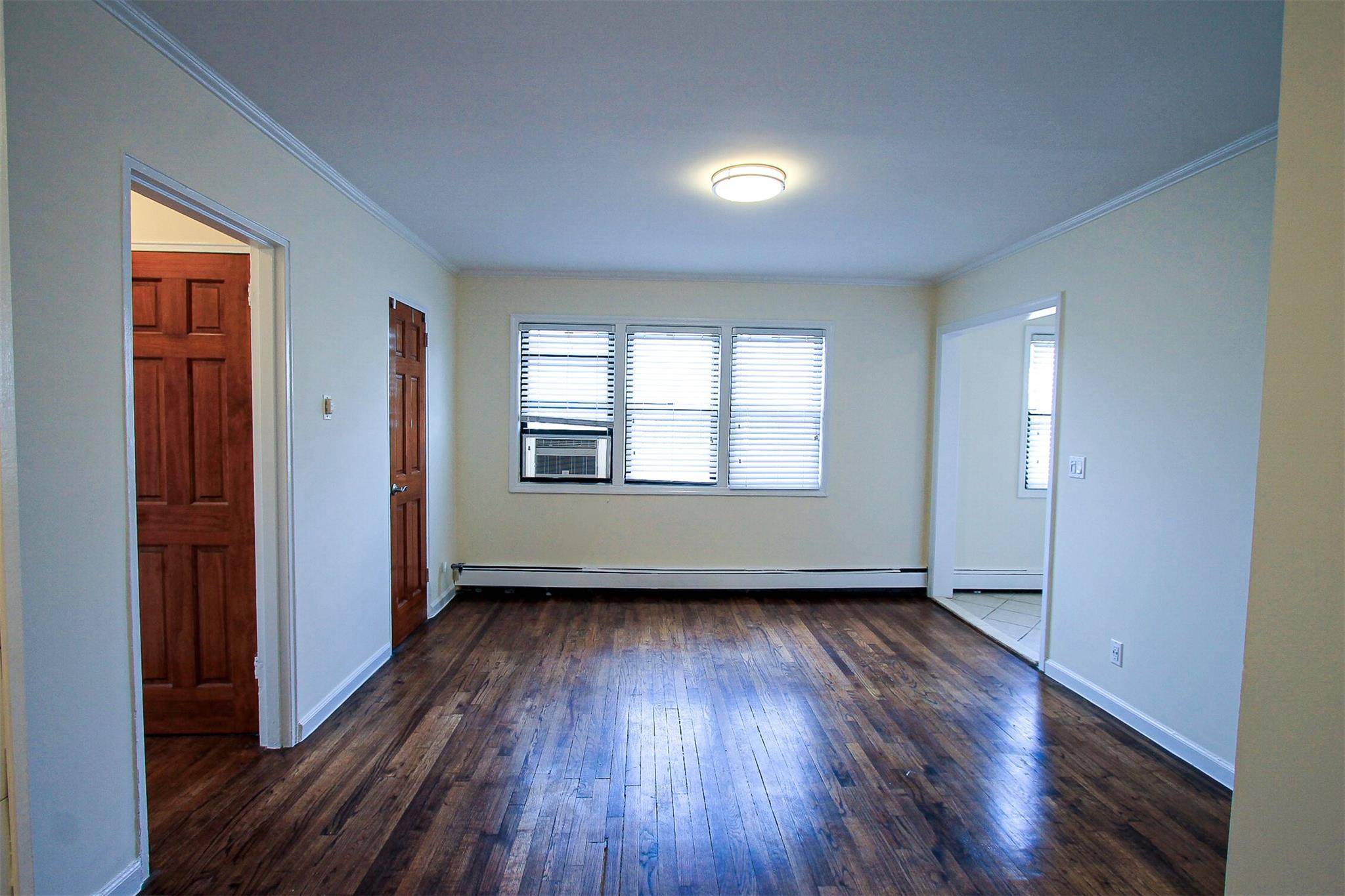 Long Beach, NY 11561,65 W Broadway #5A