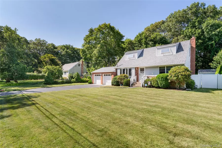 55 Robinson ST, Shoreham, NY 11786