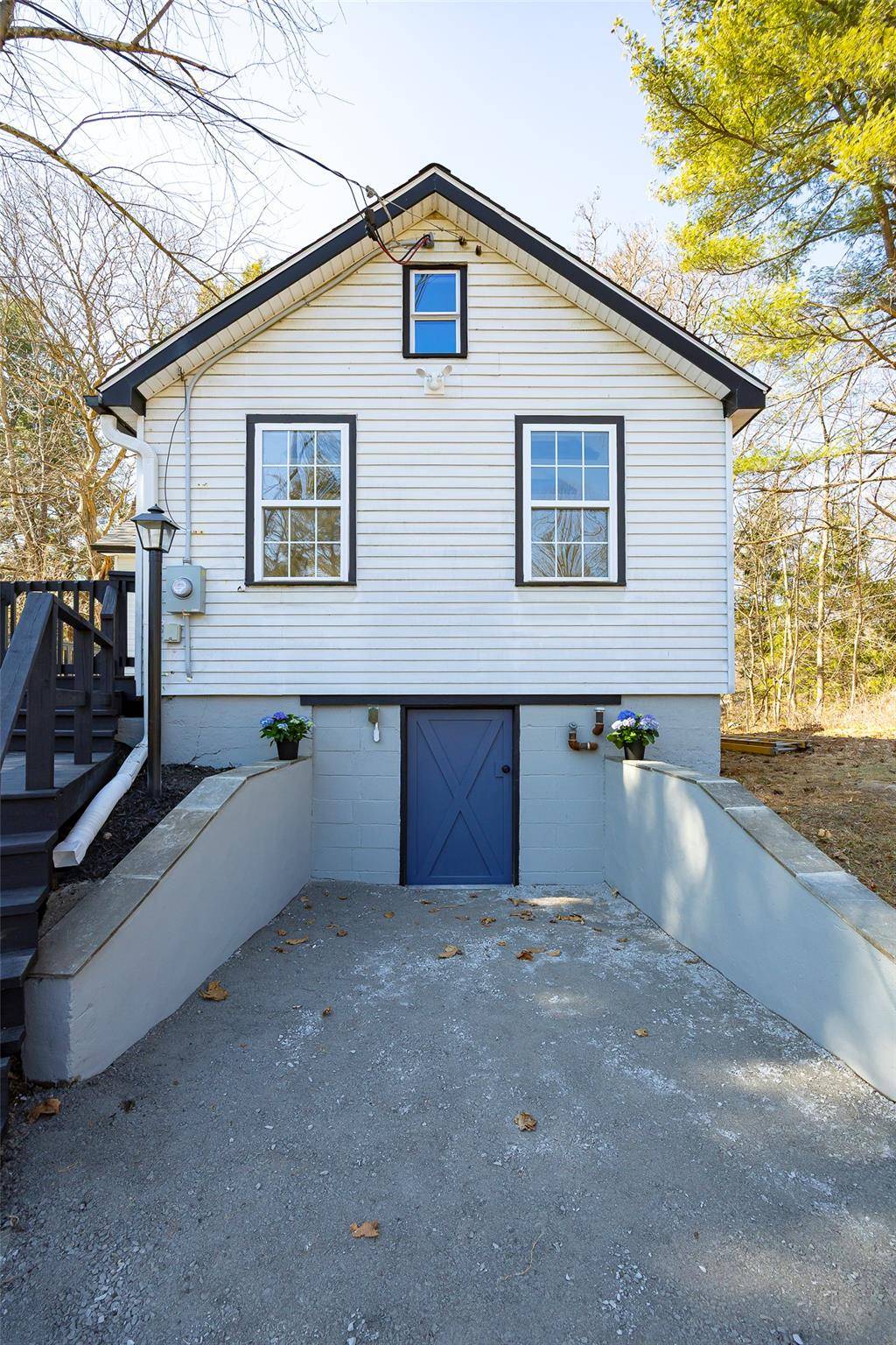 3 Holt RD, Red Hook, NY 12571